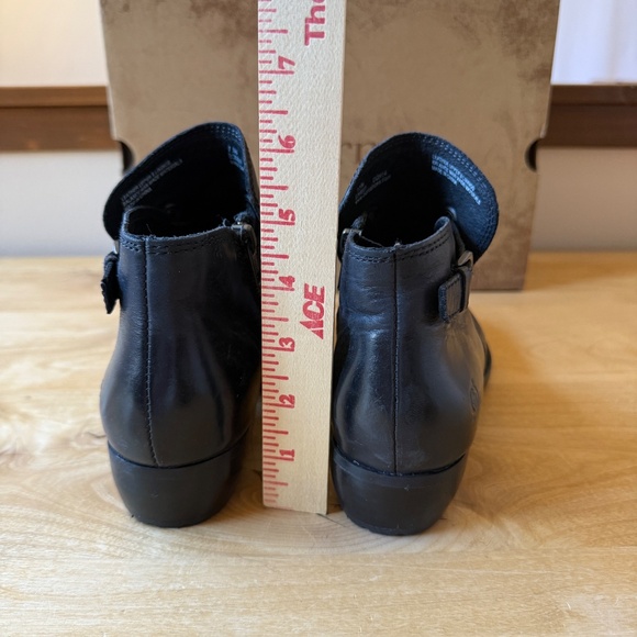 BORN JEM LEATHER ANKLE BOOTS BOOTIES BUCKLE DETAIL SIDE ZIP NIB BLACK 7.5 - Picture 10 of 12